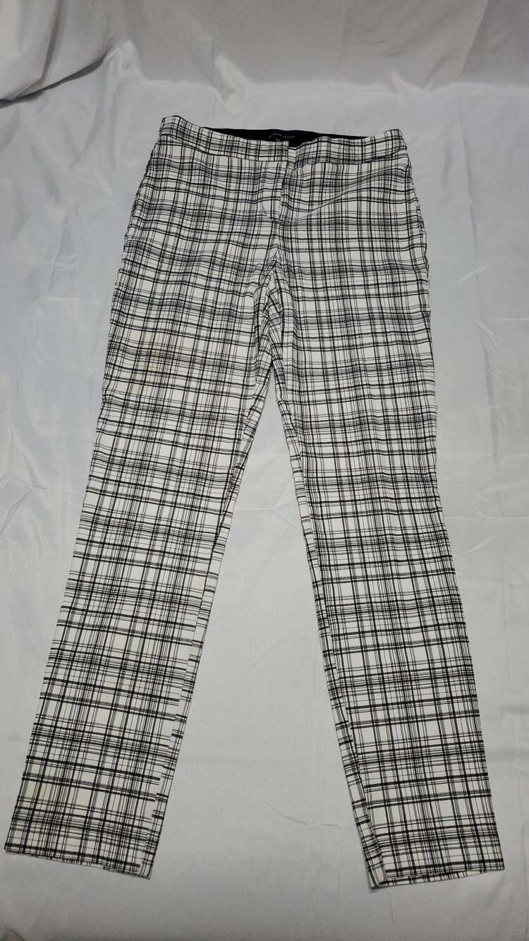 Adrienne Vittadini Black and White Plaid Tapered Leg Ankle Pants Size 6